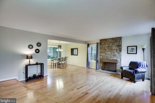 9524 Lyra Ct, Springfield, VA 22015-3238