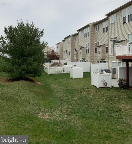 26 Streamside Pl, Falling Waters, WV 25419-4358