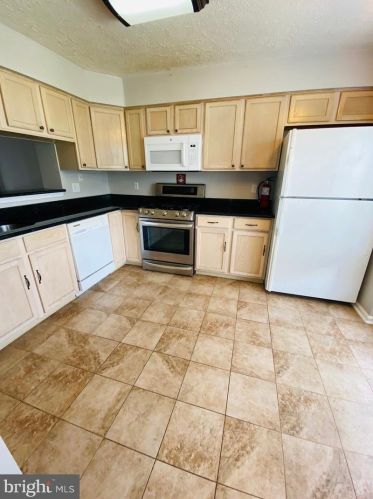 28 Bayhill Ct, Blenheim, NJ 08012-5442