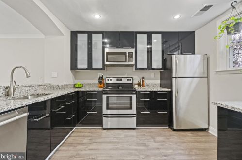 3956 9th Rd, Arlington, VA 22204-4172