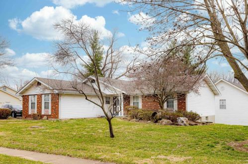 3938 Dunn Rd, Hazelwood, MO 63042-1107