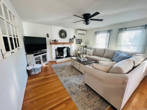 17 Hartshorn St, Killingly CT  06239-4118 exterior