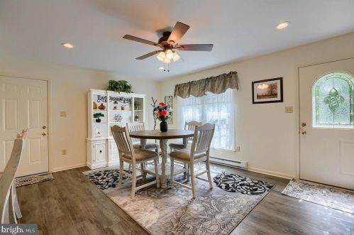 2410 Creek View Dr, Lancaster PA  17602-1450 exterior