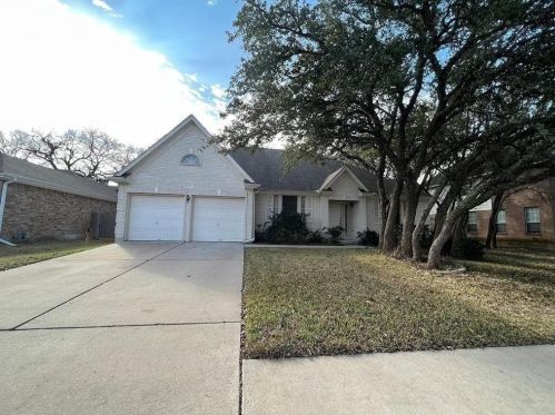 8421 Cahill Dr, Austin TX  78729-7254 exterior