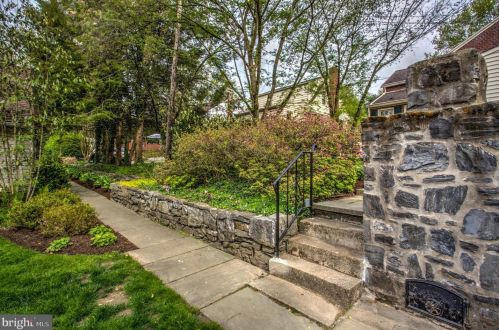 1321 Cheves Pl, Lancaster PA  17603-4943 exterior