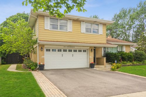 1022 Crimson Dr, Wheeling, IL 60090-5511