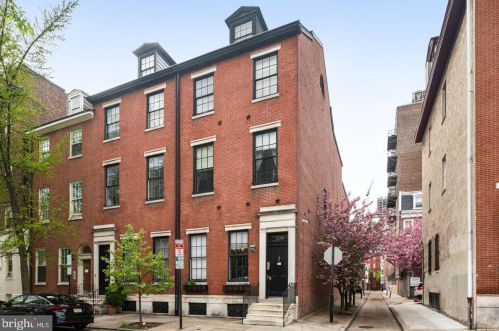 304 10th St, Philadelphia PA 19107-6132 exterior