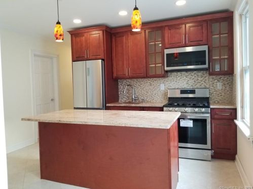 192 Alder St, Waterbury, CT 06708-3533