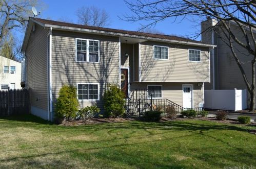 26 Southwind Dr, Norwalk, CT 06854-1114