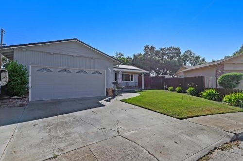 371 Arnold Dr, Gilroy, CA 95020-4206