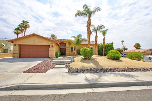 45300 Debbie Dr, La Quinta, CA 92253-7211