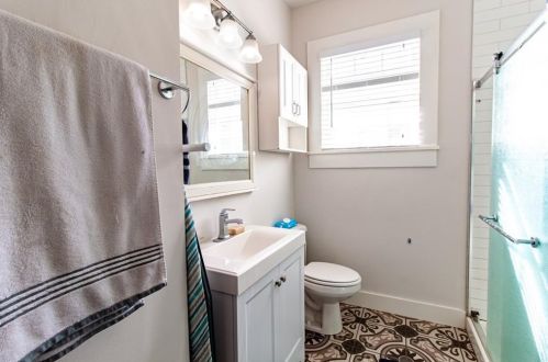 207 39th St, Austin TX  78751-5030 exterior