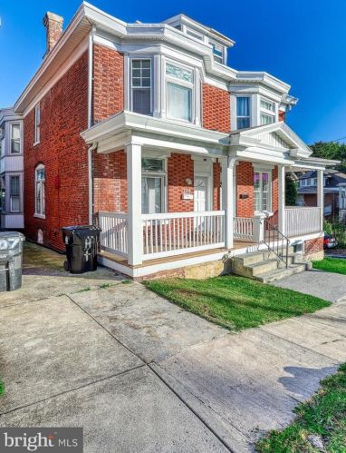 709 Benton St, Harrisburg, PA 17104-2722