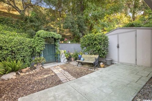 1048 Eilinita Ave, Glendale CA  91208-1130 exterior