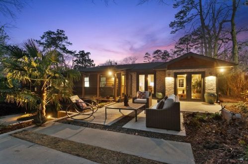 1615 Fama Dr, Atlanta GA  30329-3311 exterior