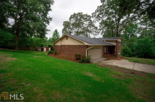 202 Lumpkin Dr, Warner Robins, GA 31093-2924