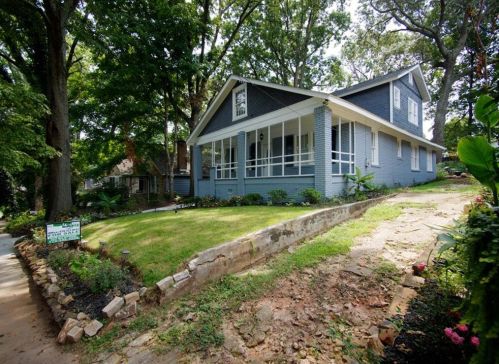 944 Burns Dr, Atlanta GA  30310-4632 exterior