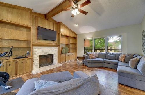 1517 Ben Crenshaw Way, Austin TX  78746-6163 exterior