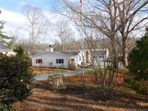 31 Edgewood Rd, Niantic, CT 06357-1918