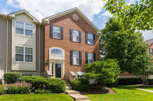 1620 Edinburgh Dr, Hanover Park, IL 60103-2328
