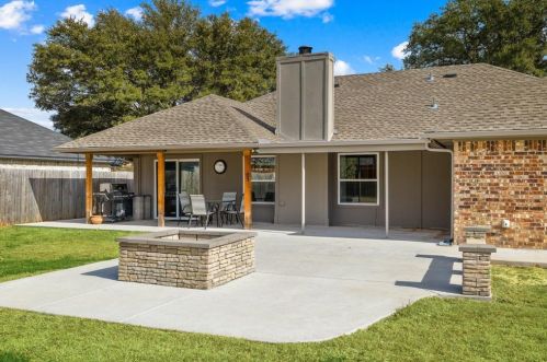 6833 Megan Ln, Fort Worth TX  76182-4442 exterior