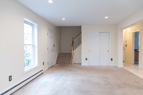 1 Elephant Rock Rd, Seabrook, NH 03874-5002