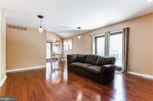 142 Hawthorne Ave, Tavistock NJ 08033-1401 exterior