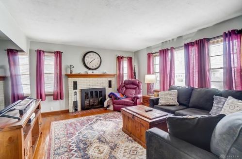 221 Parkwood Ave, Springfield OH  45506-2702 exterior