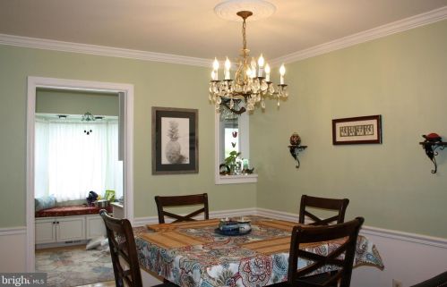 10027 Park Woods Ln, Springfield VA  22015-2748 exterior