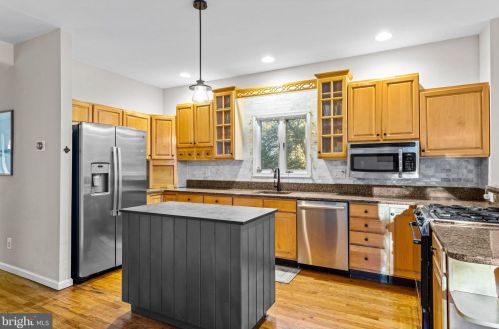 646 Maple Ave, Tavistock NJ 08033-1147 exterior