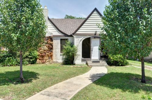 3417 Rogers Ave, Fort Worth, TX 76109-2926