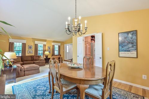 9010 Parliament Dr, Springfield VA  22015-2152 exterior