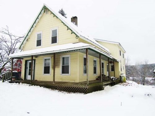 106 Central St, Sheldon VT  05483-9663 exterior