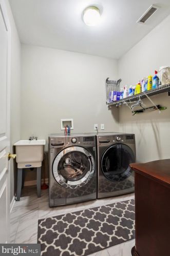 85 Sparrow Dr, Trenton NJ 08690-2463 exterior