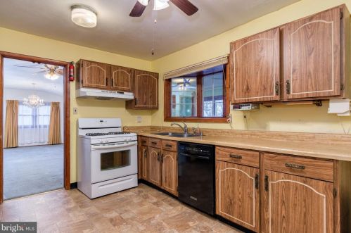 427 Holiday Dr, Aberdeen MD  21001-1813 exterior