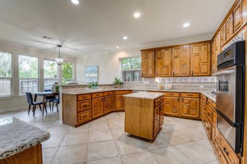 8032 Eagle Trl, Dallas TX  75238-3355 exterior