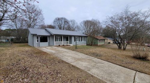 3260 Creekwood Dr, Rex GA  30273-2121 exterior