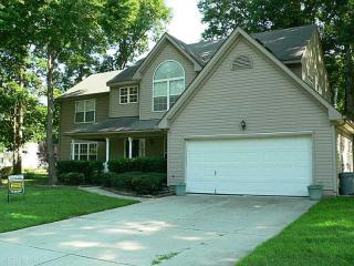 737 Dissdale Ln, Chesapeake, VA 23320-6862