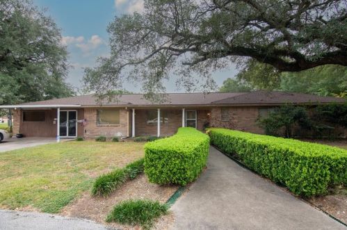 8819 Dowdell Rd, Tomball, TX 77375-7101