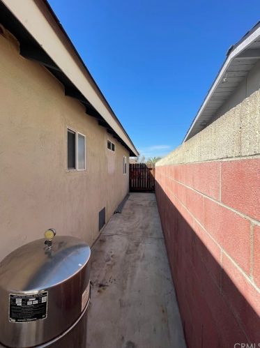 1426 Beacon Ave, Anaheim CA  92802-1718 exterior