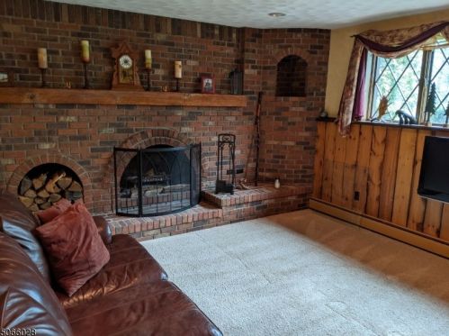 421 Cokesbury Rd, Annandale, NJ 08801-2049