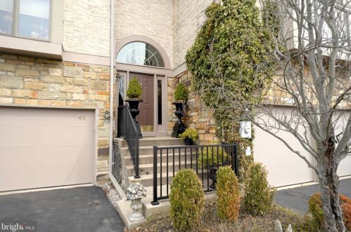 43 Woodmont Dr, Trenton, NJ 08648-2118