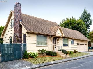 6968 Graham Pl, Portland, OR 97213-4674