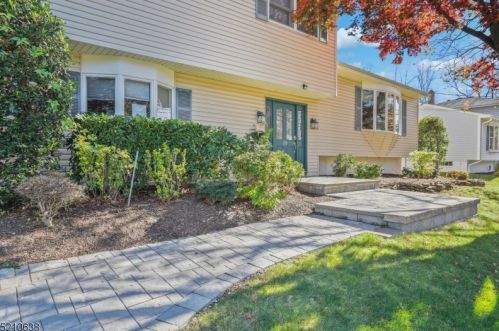 19 Connel Dr, Town Center, NJ 07052-1335
