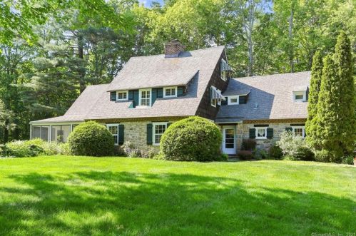 65 Comstock Hill Ave, Norwalk, CT 06850-1009
