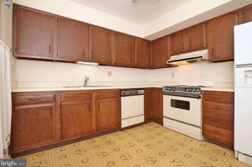 1828 Carlton Dr, Lebanon, PA 17042-5790