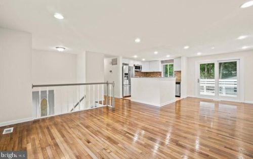 8461 Yellow Leaf Ct, Springfield VA  22153-2522 exterior