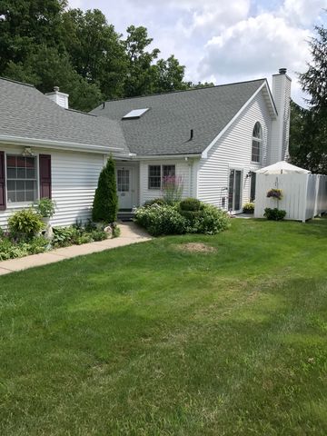 6696 Hidden Lk Trl, Cleveland OH  44141-3179 exterior