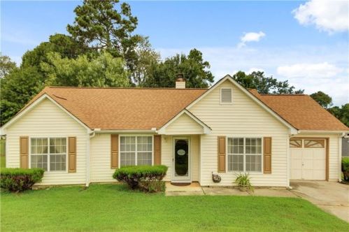 3834 Clarendon Pl, Rex, GA 30273-1252