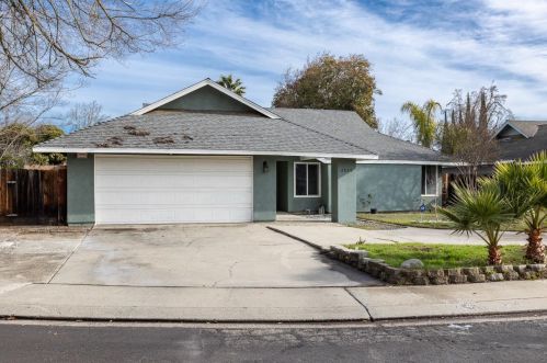 2820 Malaga Way, Modesto, CA 95355-1912